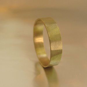 14k Yellow gold wedding ring for women/men. Wedding ring with delicate design.